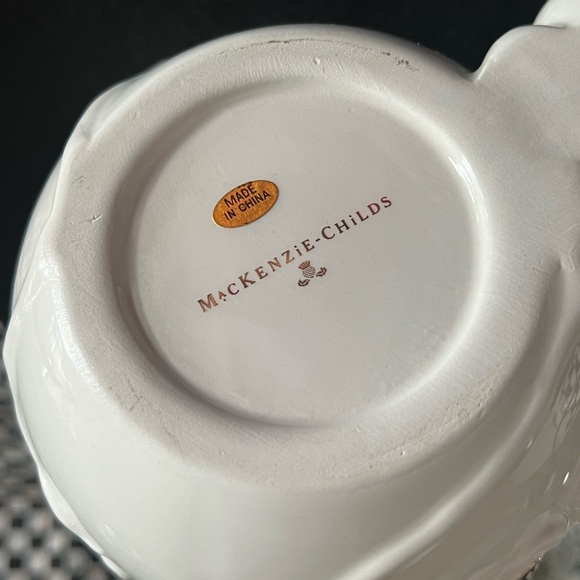 MacKenzie-Childs White Rabbit Ceramic Climbing Bunnies Vase. 1 small flaw. 🐰 - Picture 11 of 16